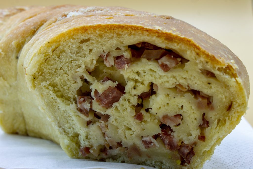 Casatiello napoletano