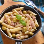 Pasta con tonno fresco