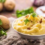 Patate schiacciate al forno