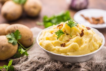 Patate schiacciate al forno