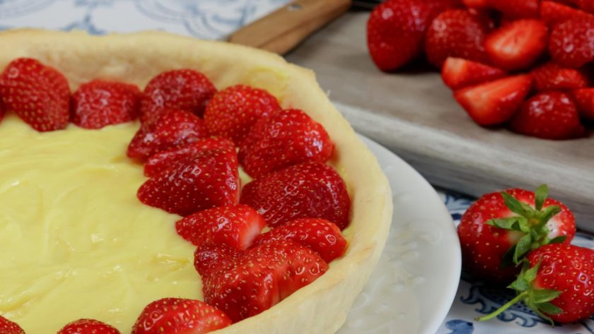 Torta con crema pasticcera