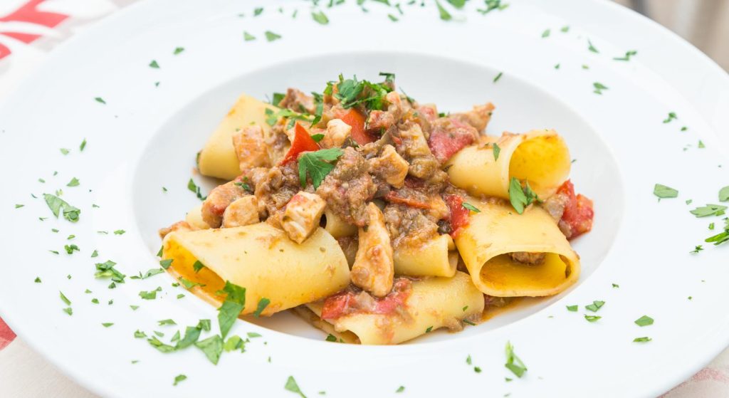 Pasta con pesce spada e melanzane