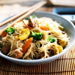 Spaghetti di riso con gamberi