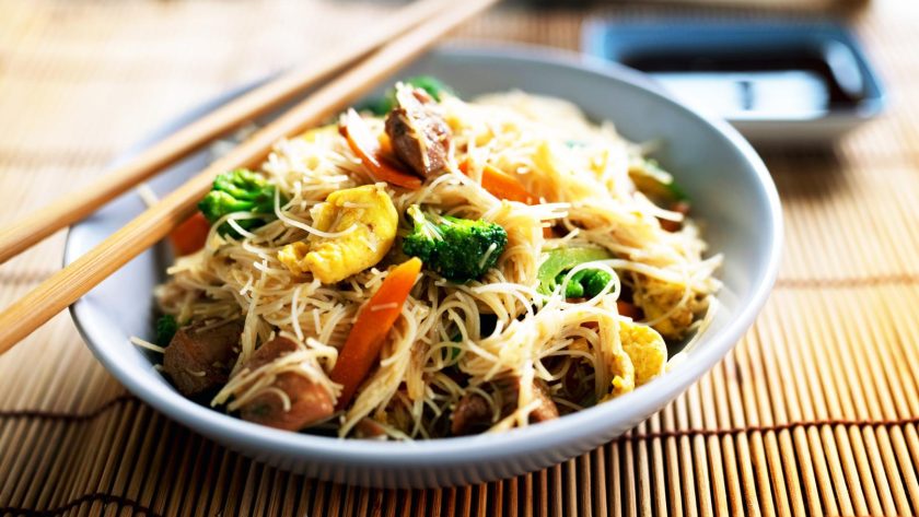 Spaghetti di riso con gamberi
